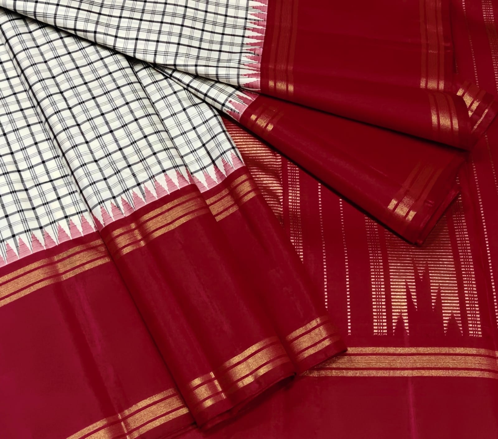 Vintage Korvai Off White Handwoven Kanchipuram Silk Saree